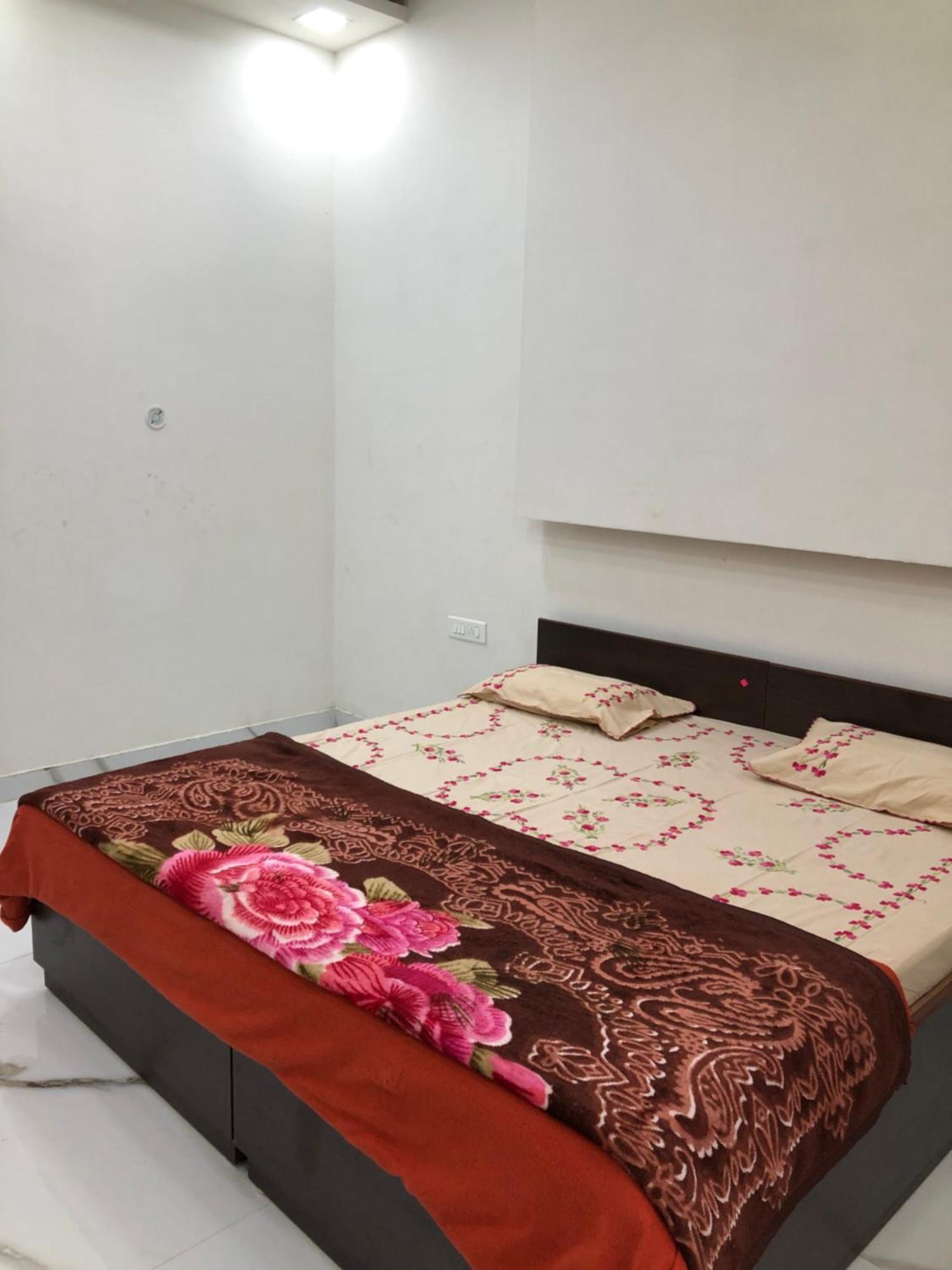 Ramaya Home Stay Varanasi Eksteriør billede